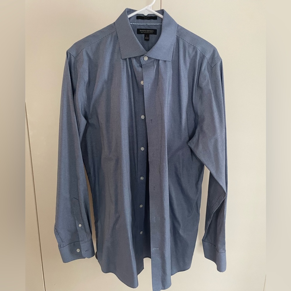 Banana Republic dress shirt. Size L. Like new condition. Blue